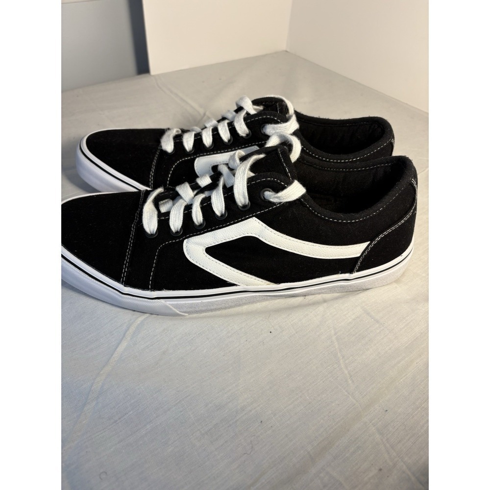 No Boundaries Black And White Skater Shoes Men's Size 11